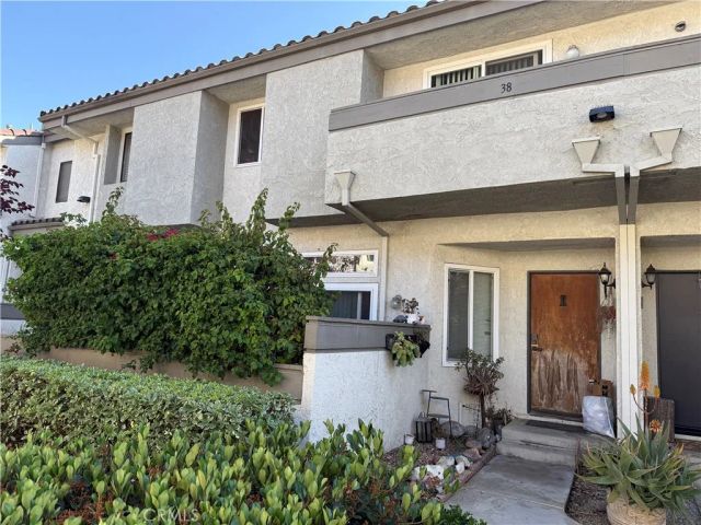 38 Brownfield Lane, Pomona, CA 91766