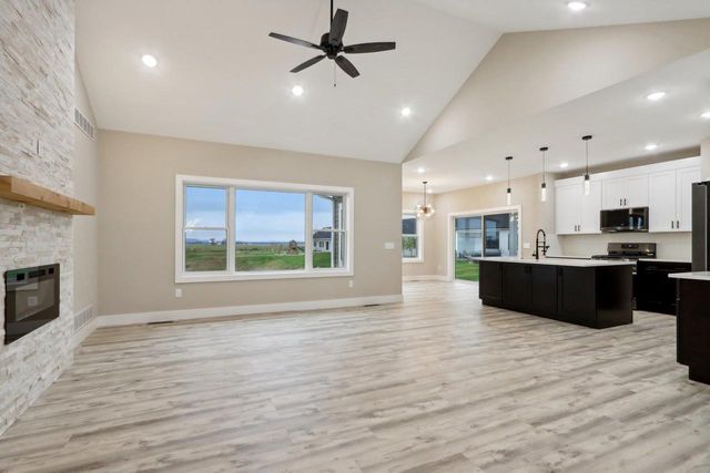 228 Falcon Court, Sauk City, WI 53583