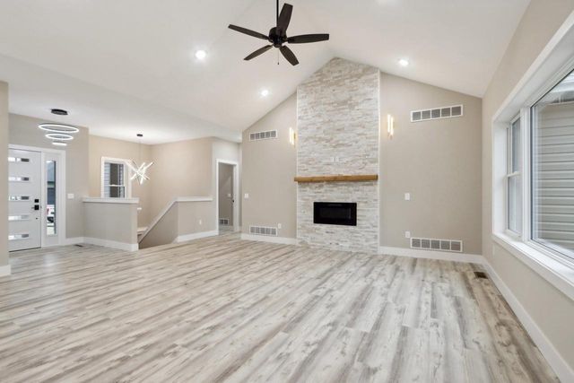 228 Falcon Court, Sauk City, WI 53583