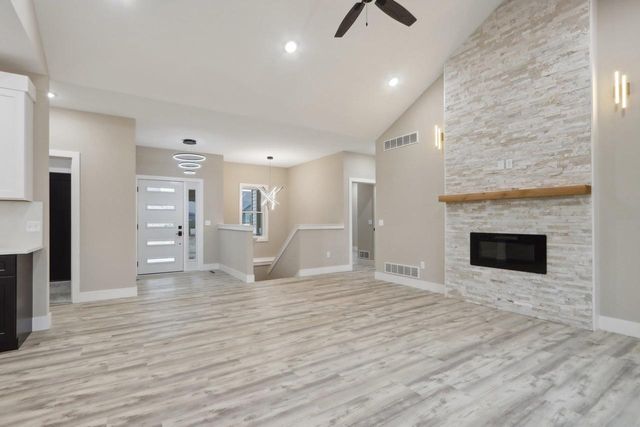 228 Falcon Court, Sauk City, WI 53583