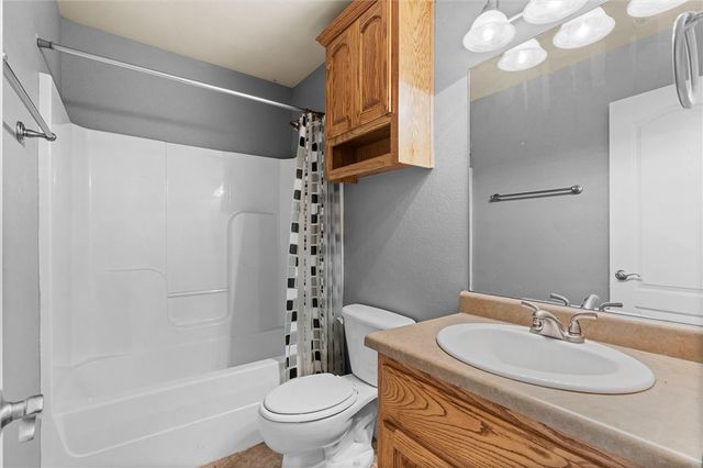 1 Buckden Lane, Bella Vista, AR 72715