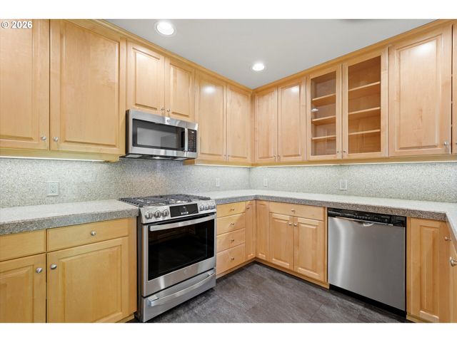 4832 Nw PROMENADE Ter 316, Portland, OR 97229