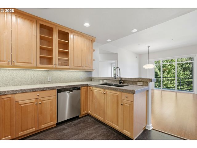 4832 Nw PROMENADE Ter 316, Portland, OR 97229