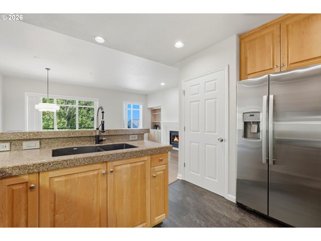 4832 Nw PROMENADE Ter 316, Portland, OR 97229
