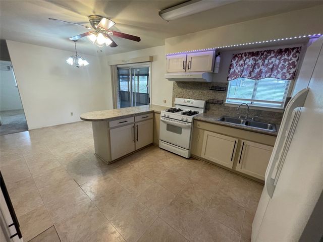 212 E Rentz Street, Weatherford, TX 76086