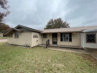 212 E Rentz Street, Weatherford, TX 76086