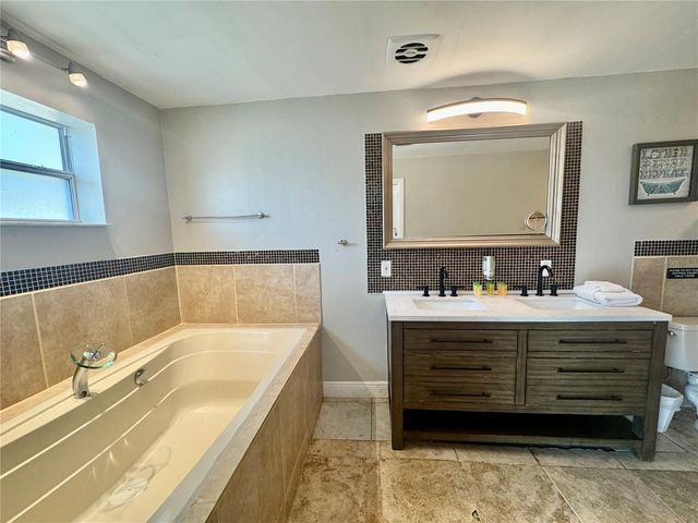 10319 LAKE CARROLL WAY, Tampa, FL 33618