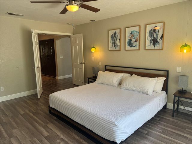 10319 LAKE CARROLL WAY, Tampa, FL 33618