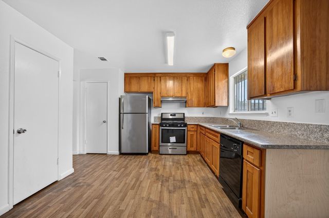 7598 Citrus Ave, Sacramento, CA 95823