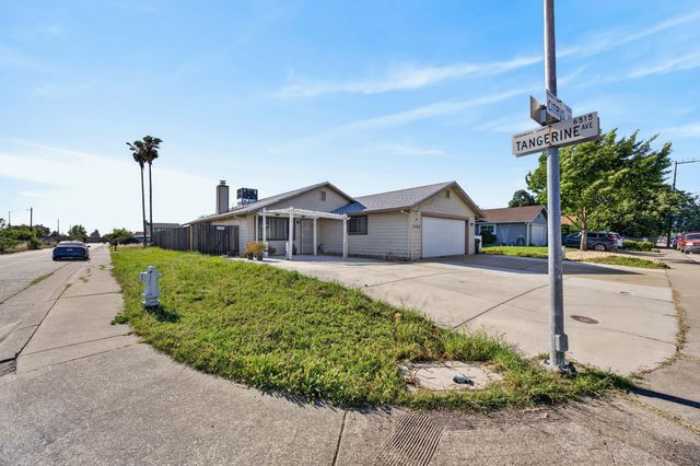 7598 Citrus Ave, Sacramento, CA 95823