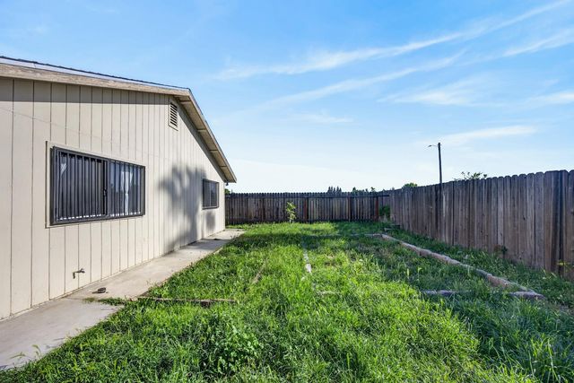 7598 Citrus Ave, Sacramento, CA 95823