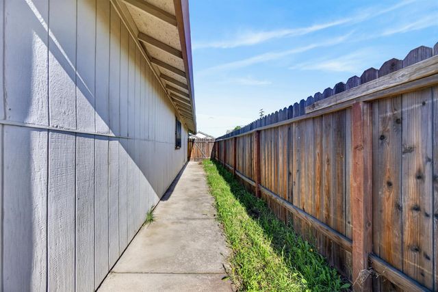 7598 Citrus Ave, Sacramento, CA 95823