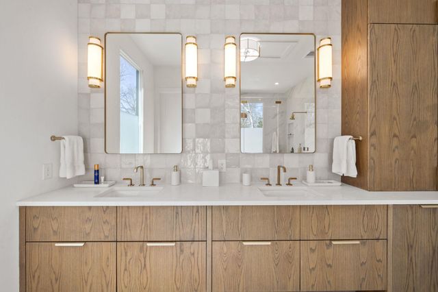 3205 Dolphin DR, Austin, TX 78704