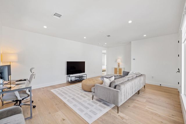 3205 Dolphin DR, Austin, TX 78704