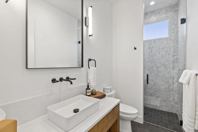 3205 Dolphin DR, Austin, TX 78704