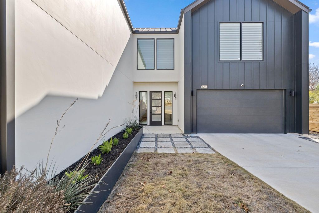 3205 Dolphin DR, Austin, TX 78704