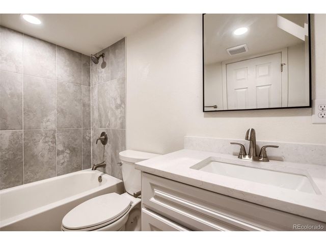 7605 Cove Cir, Centennial, CO 80122