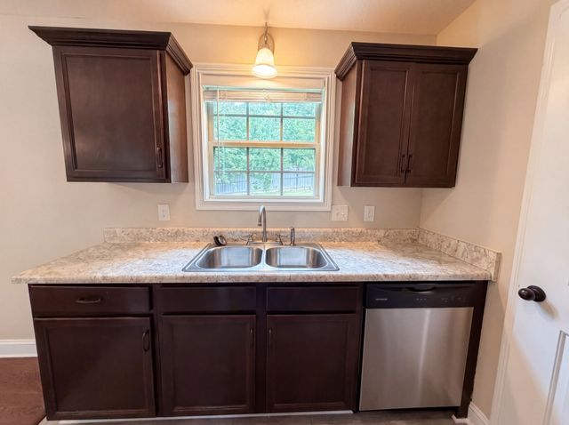 741 Inver Ln, Clarksville, TN 37042