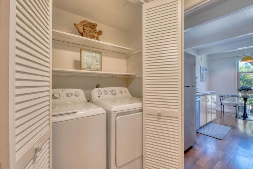 Image 10 of property listing at 451 Dela Vina Avenue 108, Monterey, CA 93940