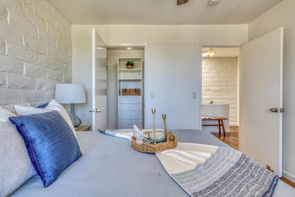 Image 16 of property listing at 451 Dela Vina Avenue 108, Monterey, CA 93940