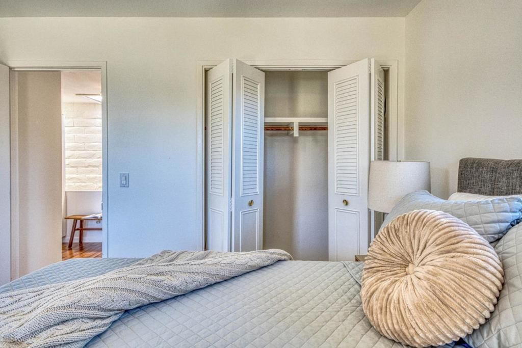 Image 19 of property listing at 451 Dela Vina Avenue 108, Monterey, CA 93940