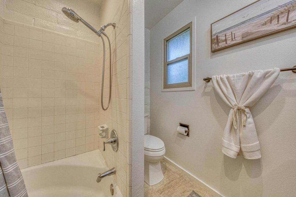 Image 21 of property listing at 451 Dela Vina Avenue 108, Monterey, CA 93940
