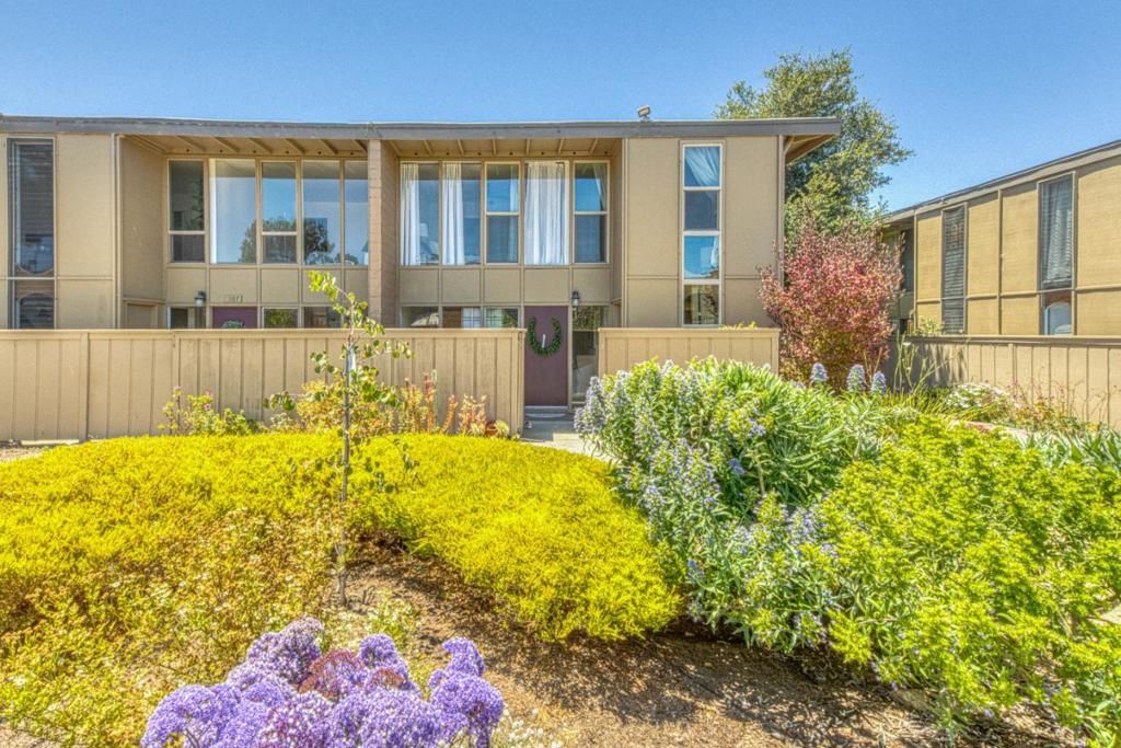 Image 22 of property listing at 451 Dela Vina Avenue 108, Monterey, CA 93940