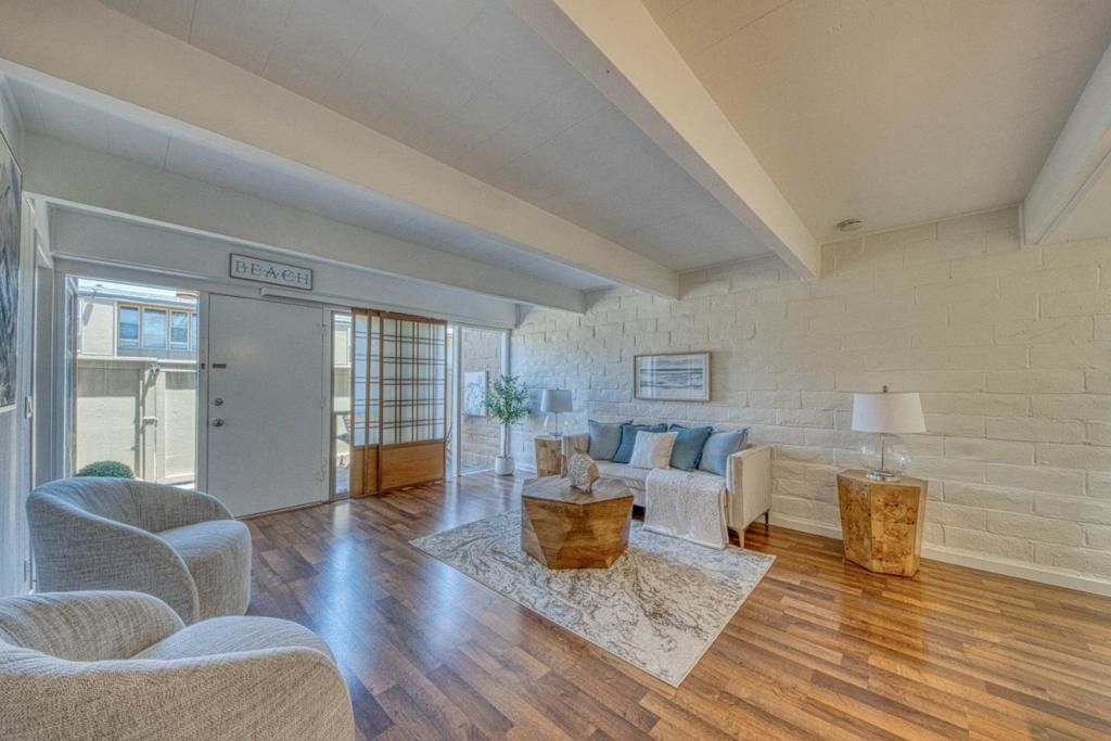 Image 4 of property listing at 451 Dela Vina Avenue 108, Monterey, CA 93940