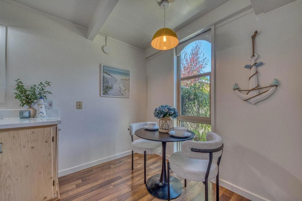 Image 5 of property listing at 451 Dela Vina Avenue 108, Monterey, CA 93940