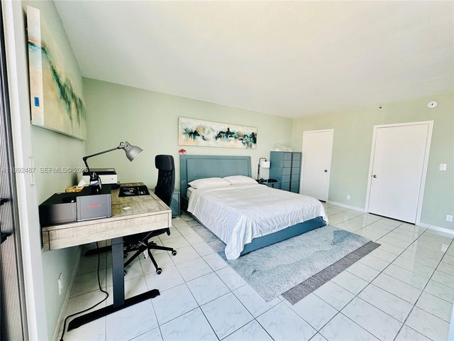 19667 Turnberry Way 22E, Aventura, FL 33180