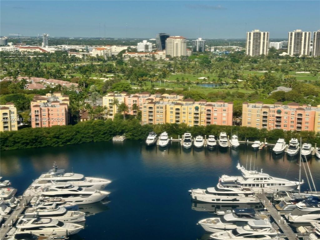19667 Turnberry Way 22E, Aventura, FL 33180