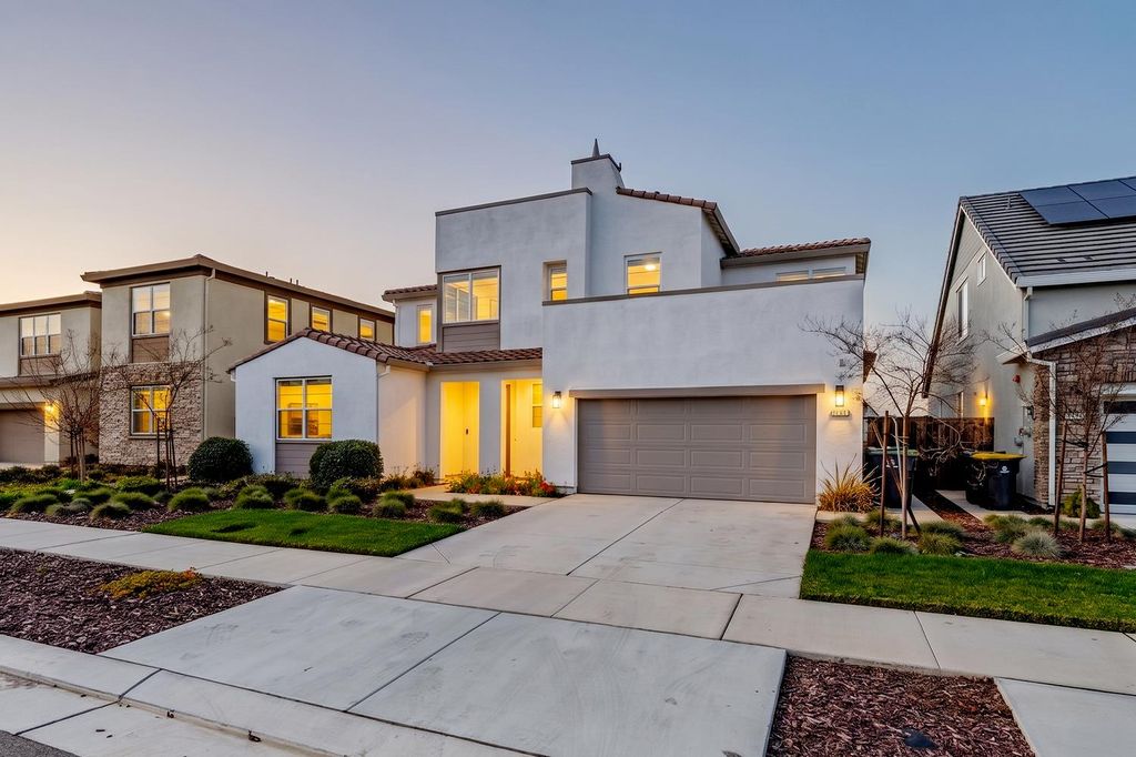 3267 Talbot Dr, Lathrop, CA 95330