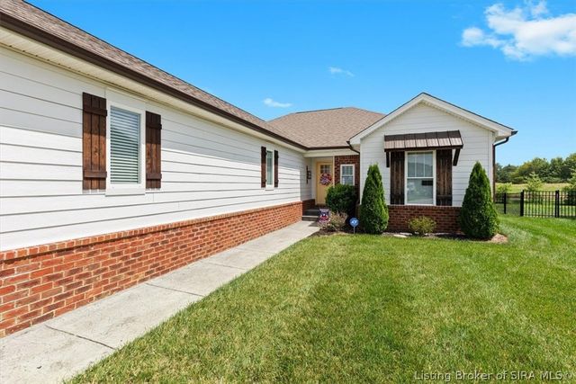 8008 Turf Way Trail, Sellersburg, IN 47111