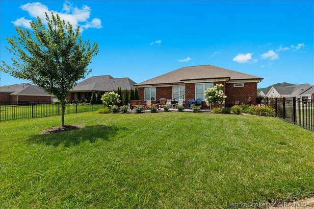 8008 Turf Way Trail, Sellersburg, IN 47111