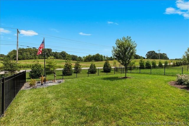 8008 Turf Way Trail, Sellersburg, IN 47111