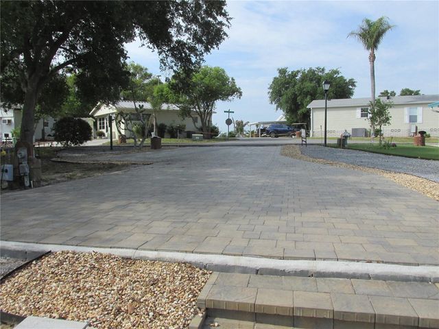 16 SADDLEBAG TRAIL S, Lake Wales, FL 33898