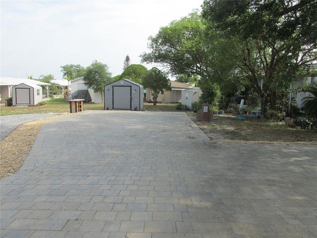 16 SADDLEBAG TRAIL S, Lake Wales, FL 33898