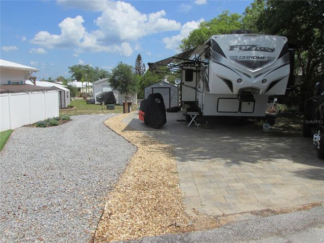 16 SADDLEBAG TRAIL S, Lake Wales, FL 33898