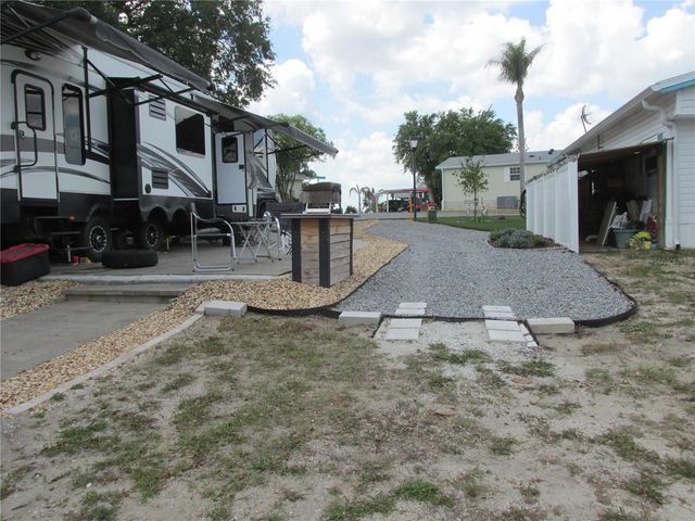 16 SADDLEBAG TRAIL S, Lake Wales, FL 33898
