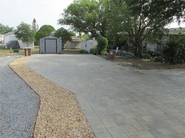 16 SADDLEBAG TRAIL S, Lake Wales, FL 33898