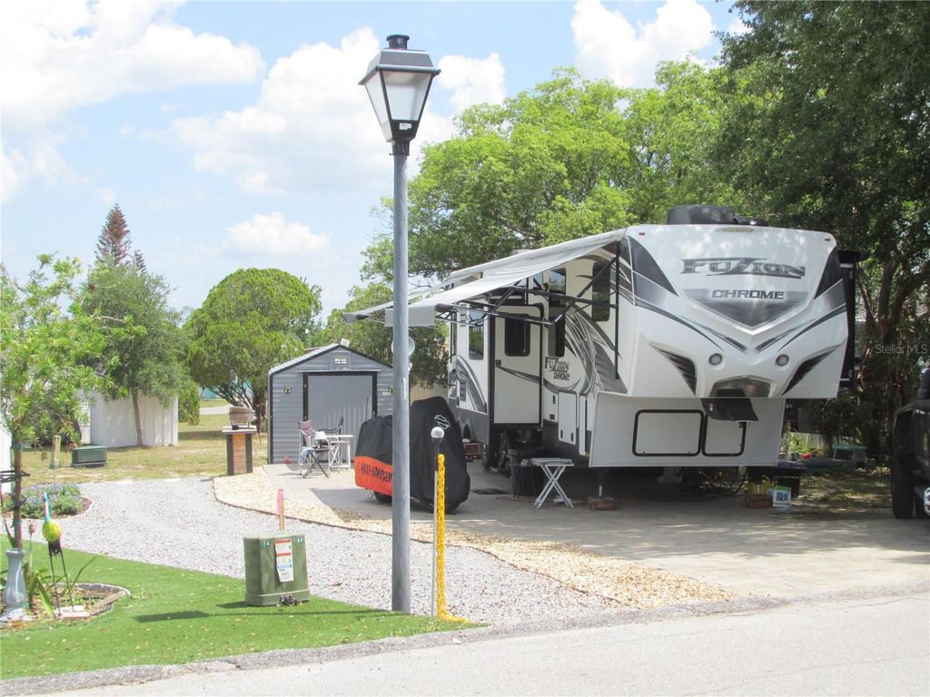 16 SADDLEBAG TRAIL S, Lake Wales, FL 33898