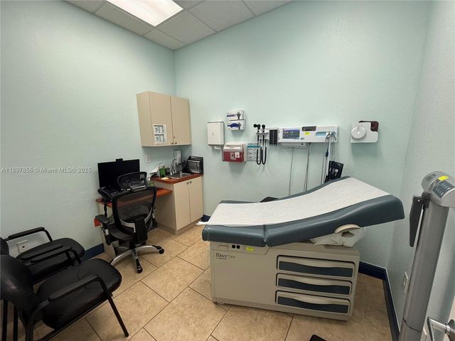 14223 SW 42nd St 27, Miami, FL 33175