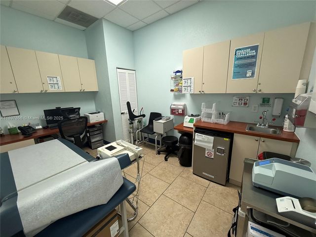 14223 SW 42nd St 27, Miami, FL 33175