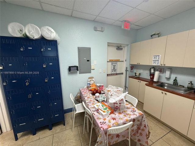 14223 SW 42nd St 27, Miami, FL 33175