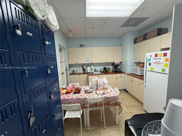 14223 SW 42nd St 27, Miami, FL 33175