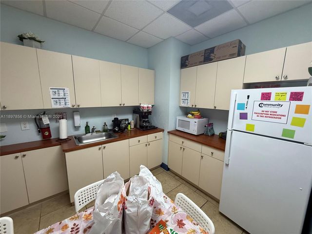 14223 SW 42nd St 27, Miami, FL 33175