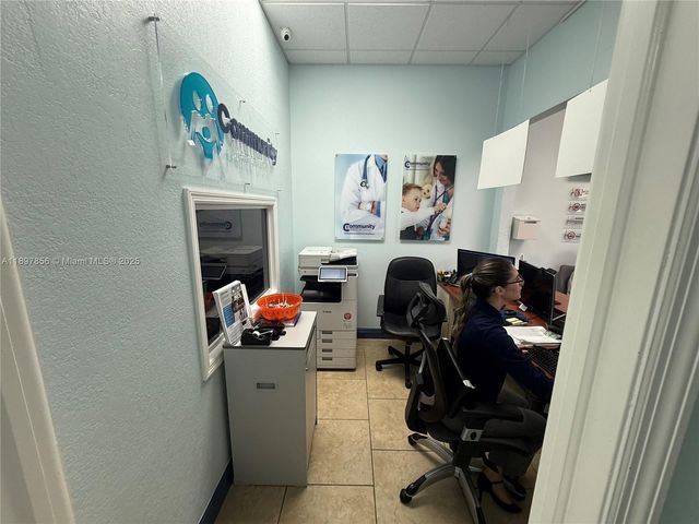 14223 SW 42nd St 27, Miami, FL 33175