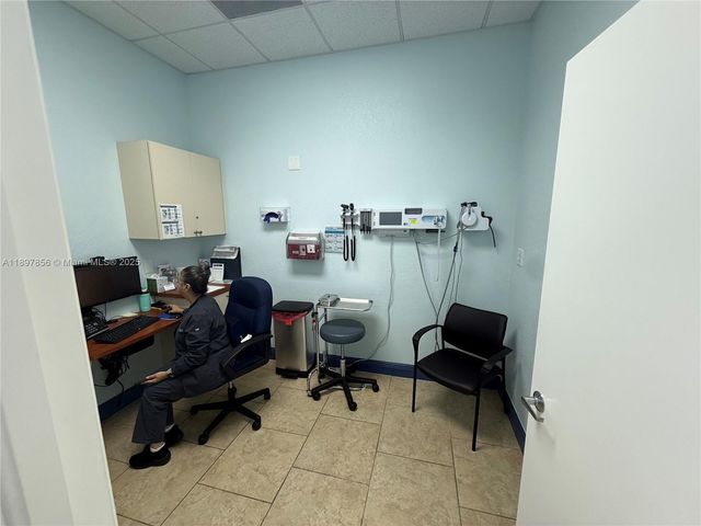 14223 SW 42nd St 27, Miami, FL 33175