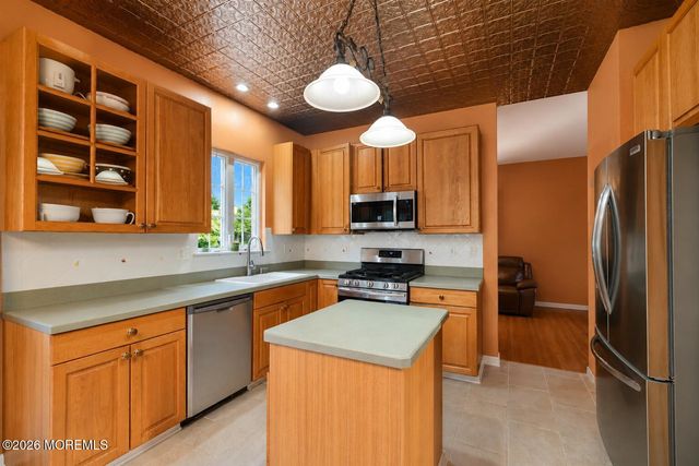 26 Summerhill Avenue, Jackson, NJ 08527