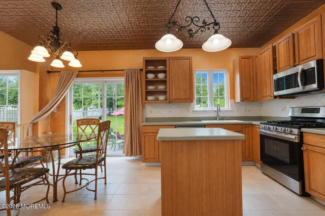 26 Summerhill Avenue, Jackson, NJ 08527